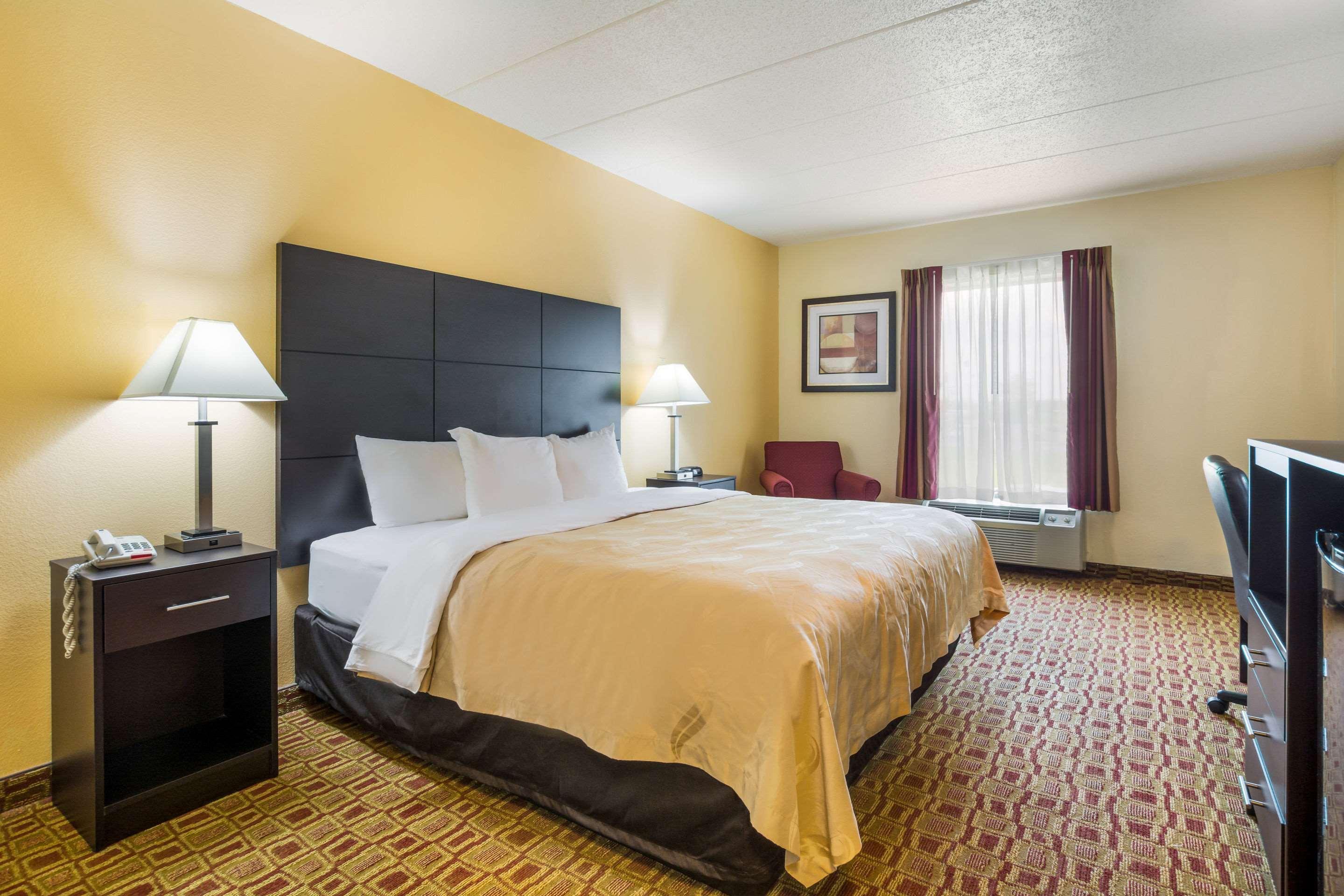 Quality Inn & Suites Sellersburg Exterior foto