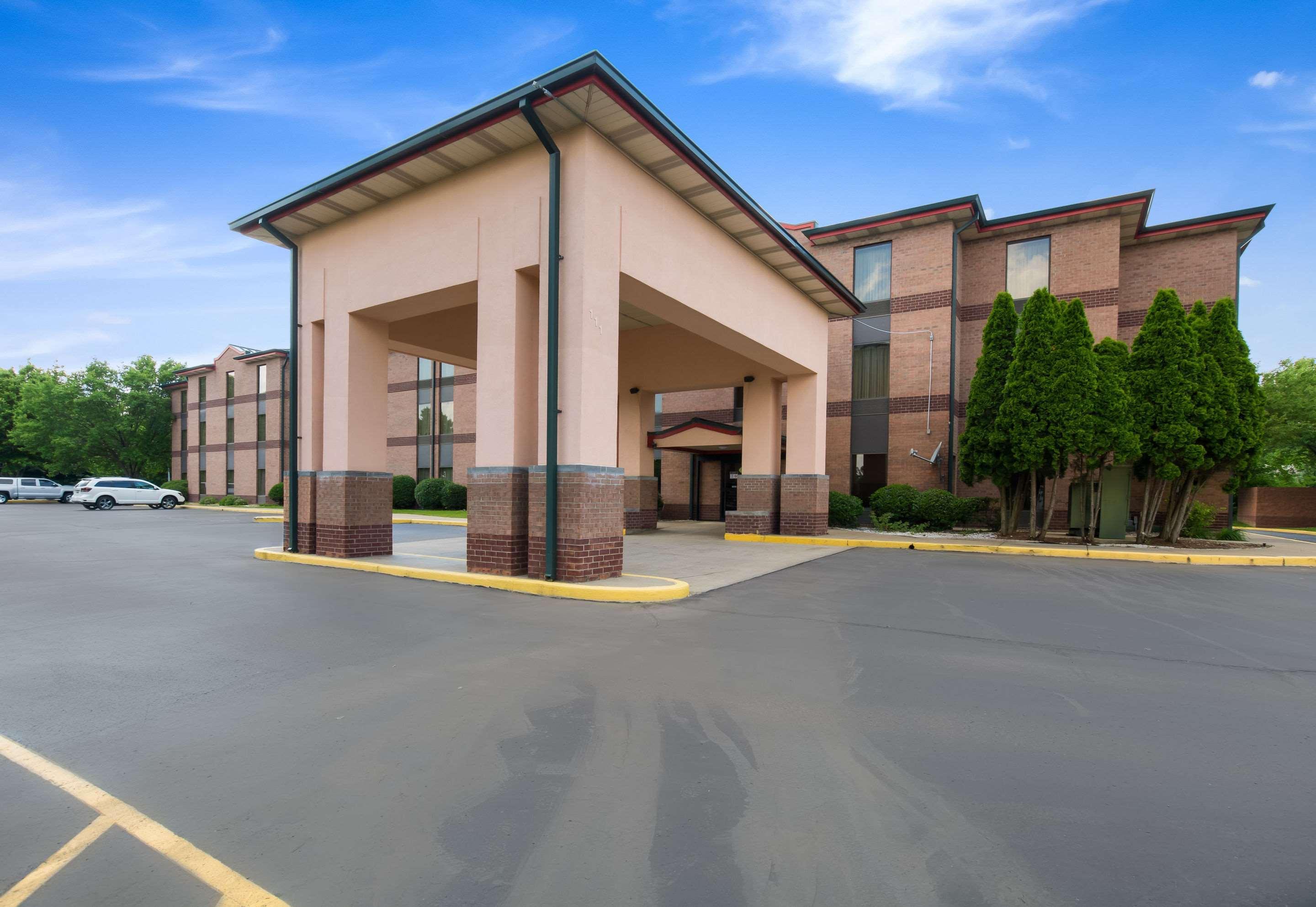 Quality Inn & Suites Sellersburg Exterior foto