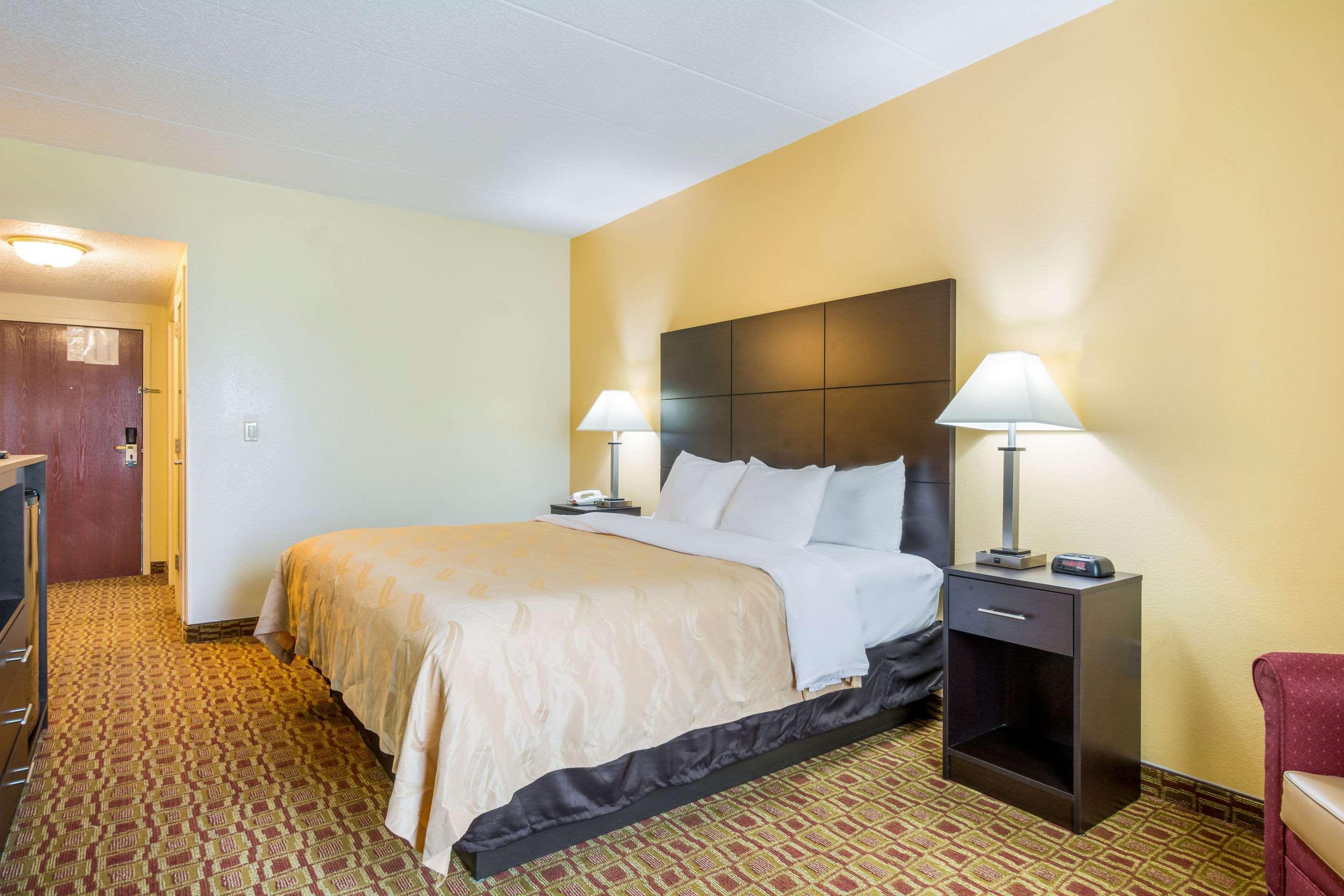 Quality Inn & Suites Sellersburg Exterior foto