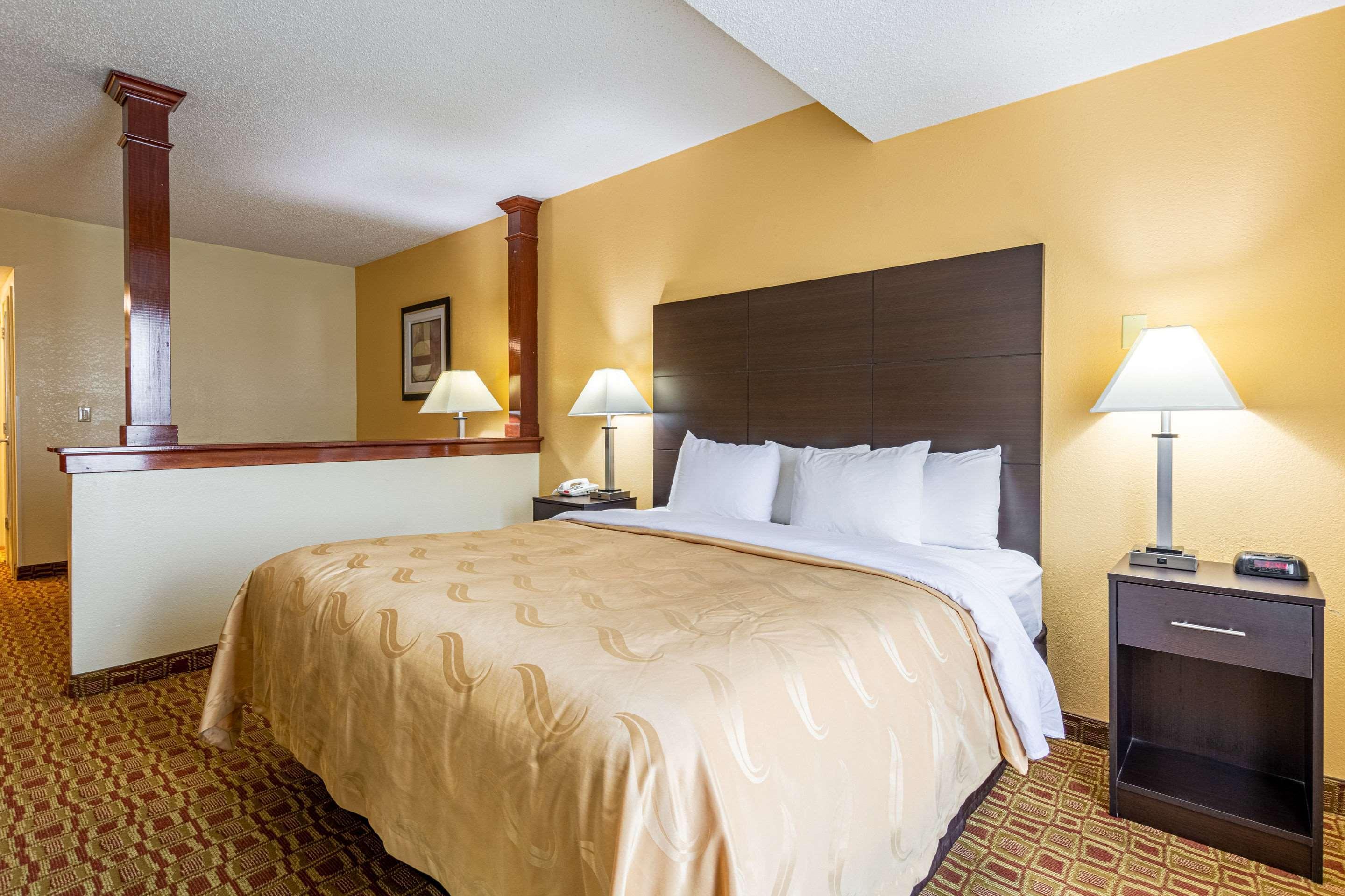 Quality Inn & Suites Sellersburg Exterior foto