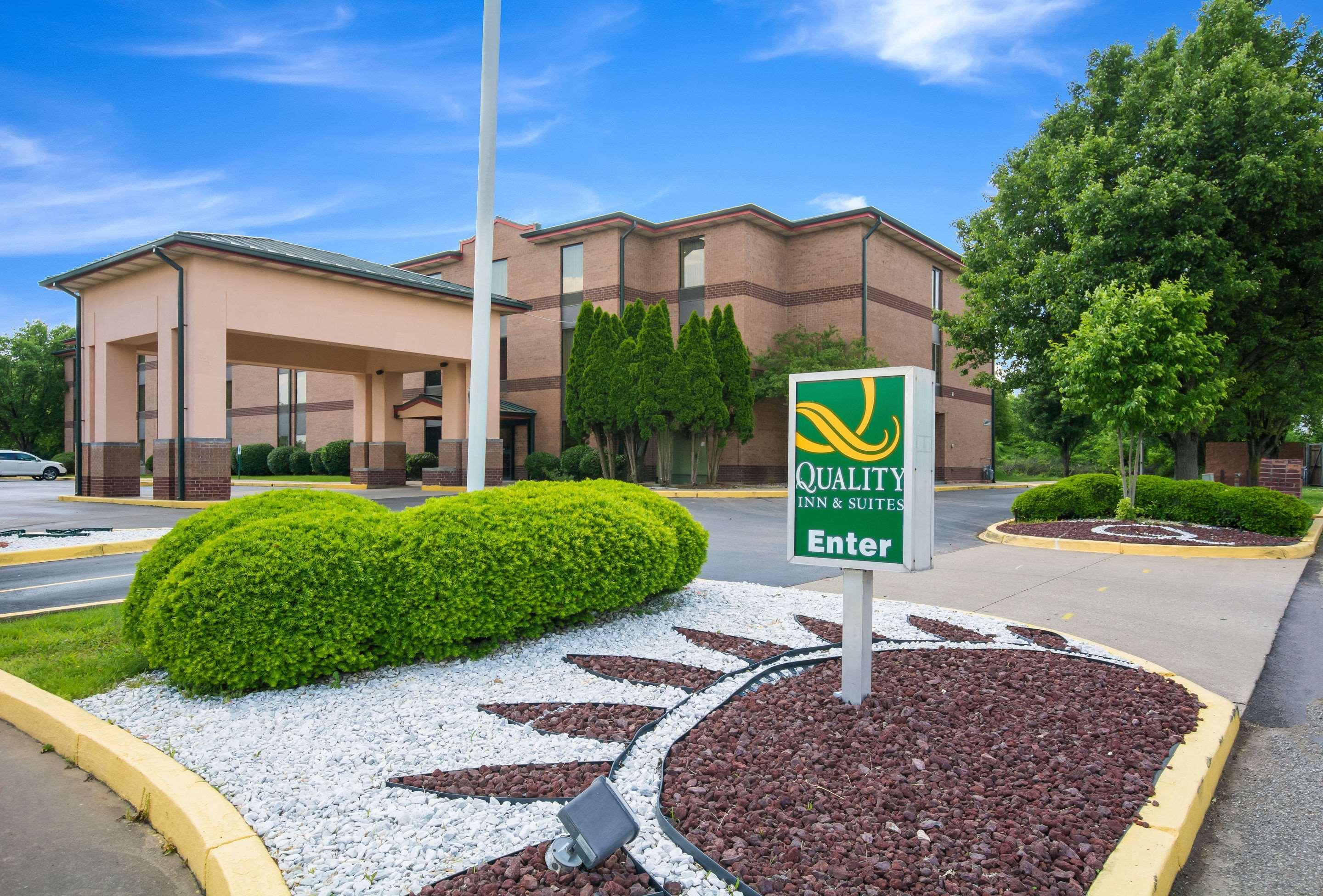 Quality Inn & Suites Sellersburg Exterior foto
