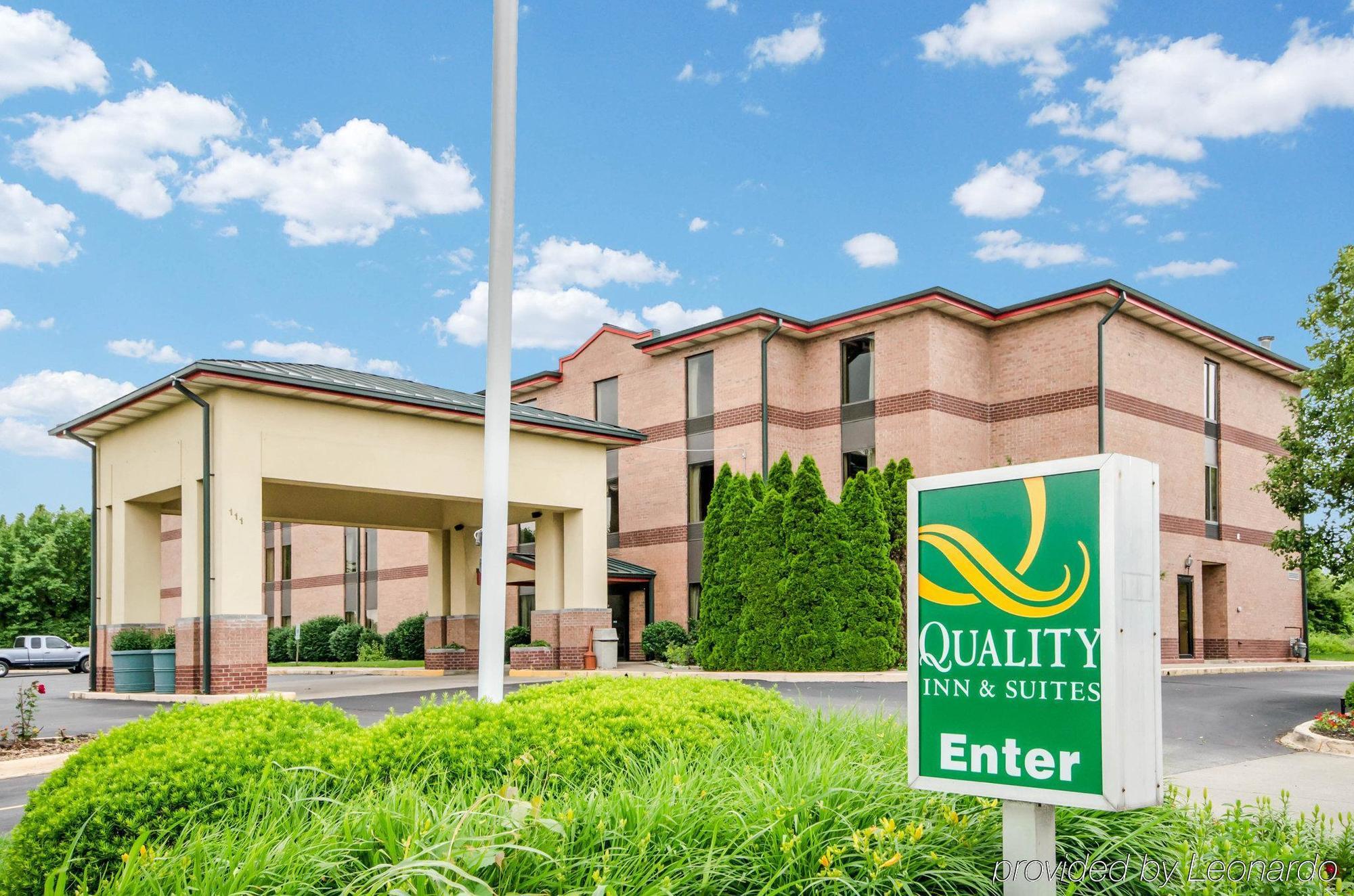 Quality Inn & Suites Sellersburg Exterior foto