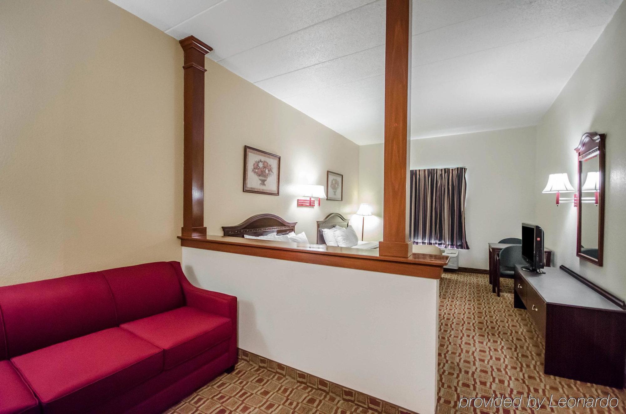 Quality Inn & Suites Sellersburg Exterior foto