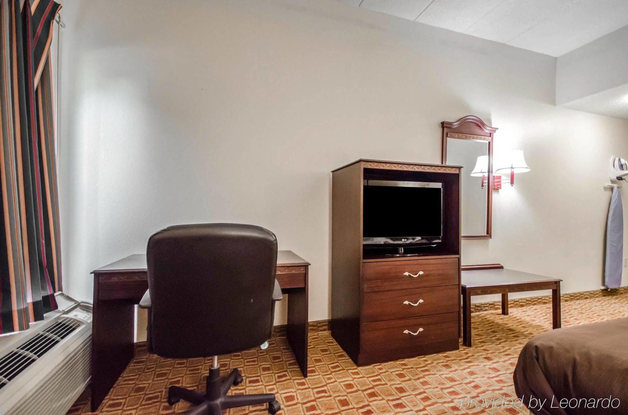 Quality Inn & Suites Sellersburg Exterior foto